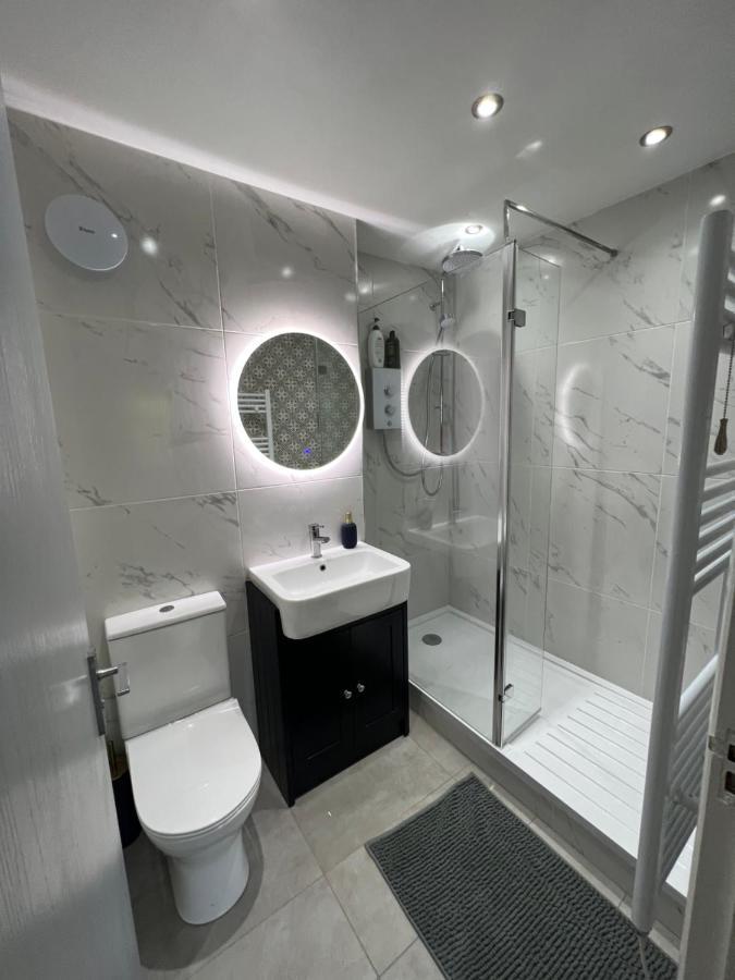 Appartement The Raven'S Loft By Harry Potter à Watford  Extérieur photo